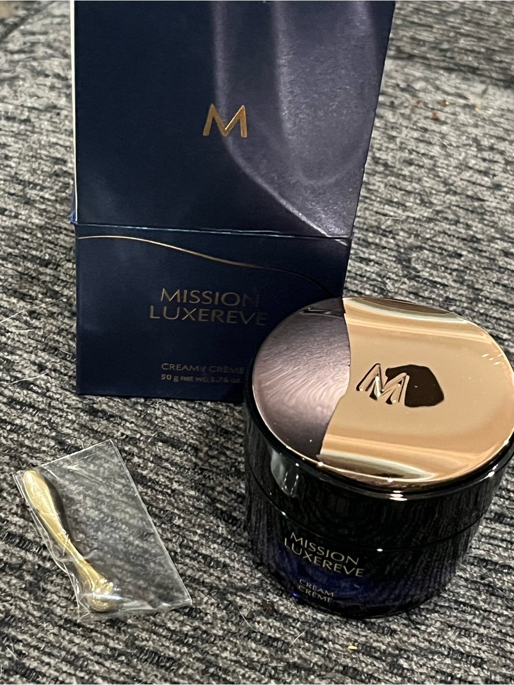 Avon Mission Luxereve Cream in Navy Blue and Gold